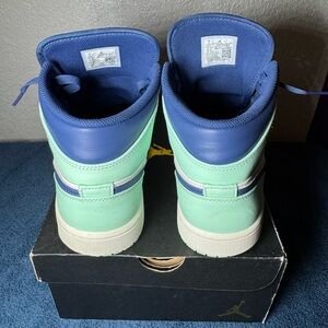 NIKE Blue and Green Sneakers